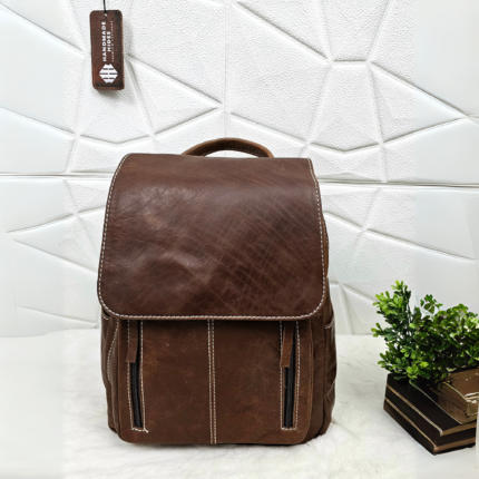 Stylish women’s leather bag, perfect for travel, work, and school