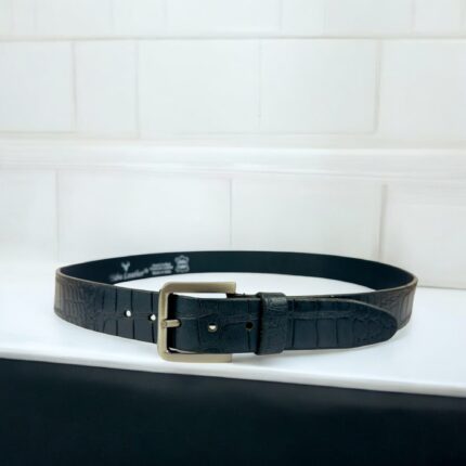 Black crocodile-embossed leather belt for men, luxury leather belt with polished metal buckle, premium croc-textured leather belt for formal and casual wear.