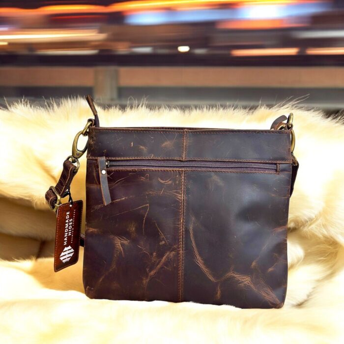 Vintage Leather Crossbody Bag with adjustable and detachable strip